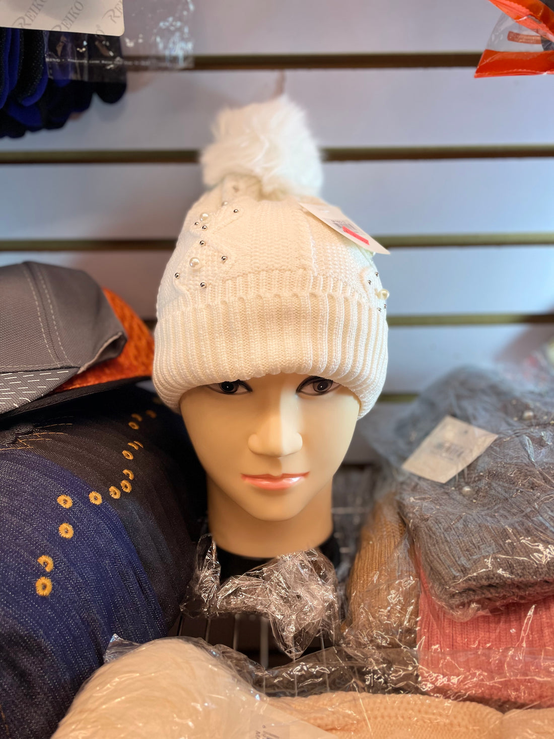 Stay Warm and Stylish this Winter with Our Hot-Selling Women's Toboggan and Infinity Scarves